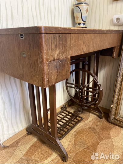 Швейная машинка LADA чехословакия с деталями