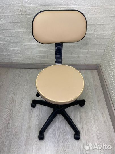 Стул с узкой спинкой в наличии