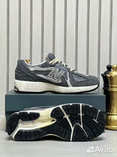 Кроссовки мужские New Balance 2002 r