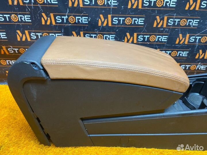 Консоль между сидений Volkswagen Passat Cc B6/358
