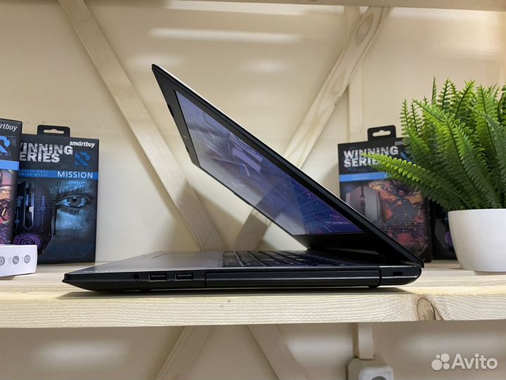 Ноутбук Lenovo i3-6100U/R5 M430/8Gb/SSD