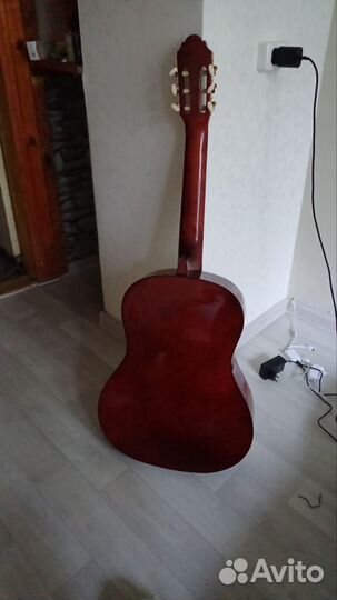 Классическая гитара шестиструнная