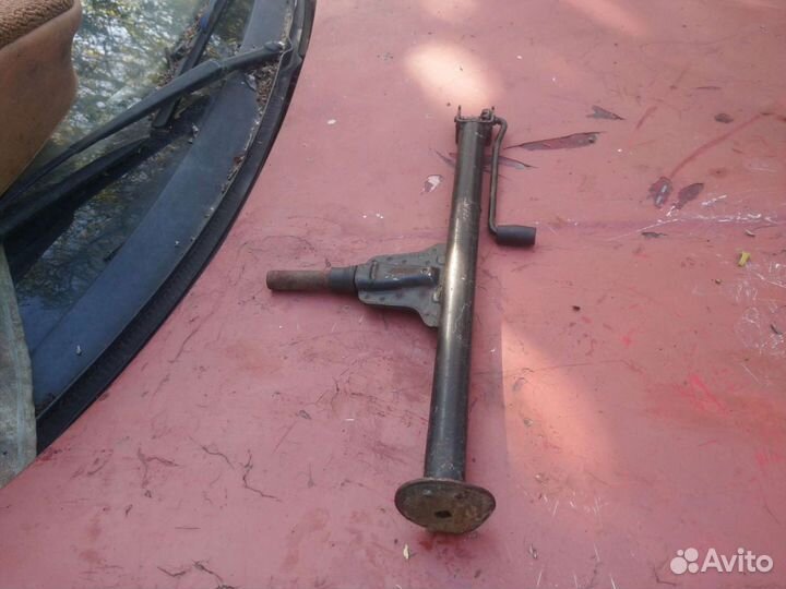 Оригинальный домкрат на Мерседес W107 W123