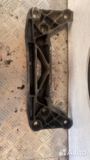 Кронштейн автоматической коробки передач бмв