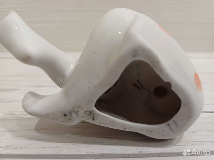 Фарфоровая статуэтка 