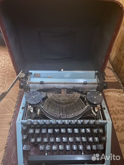Печатная пишущая машинка