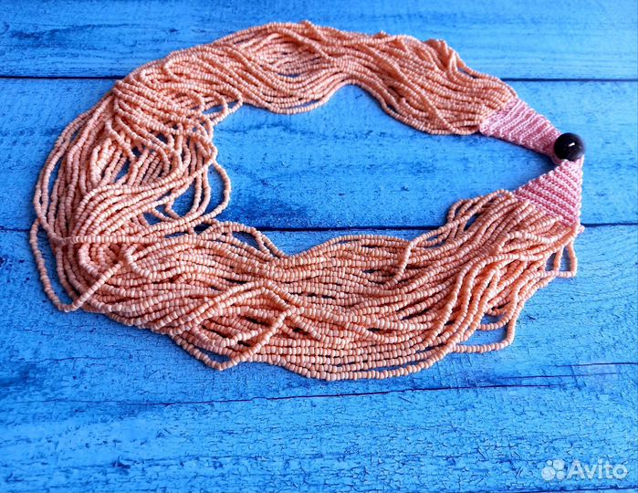 Нежные розовые бусы из бисера