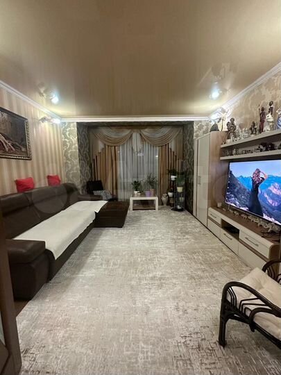 2-к. квартира, 61 м², 4/9 эт.