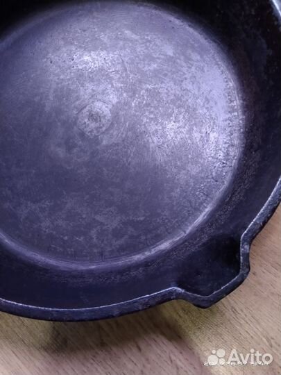 Чугунная сковорода СССР с ручкой