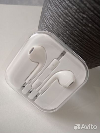 Беспроводные наушники разные