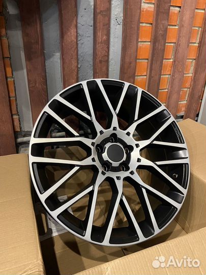 Литые Диски R20 Replica momo 5*114.3 67.1