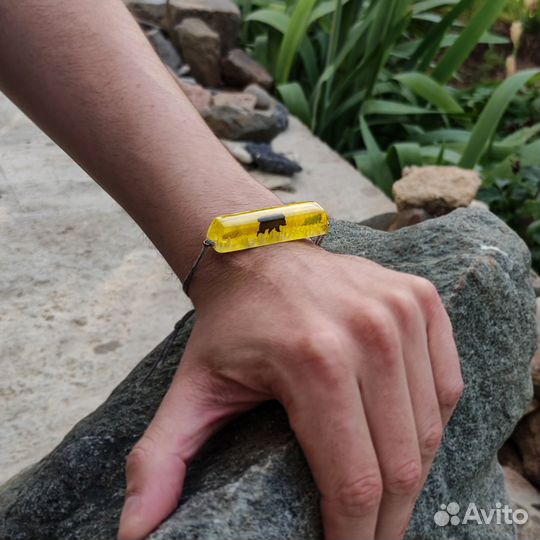 Браслет с медведем из эпоксидной смолы