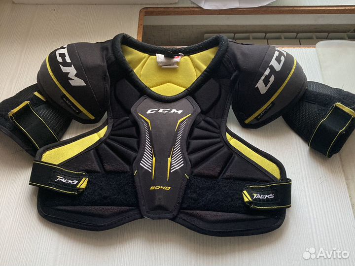 Нагрудник хоккейный ccm jr