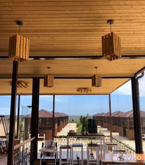 Люстра деревянная