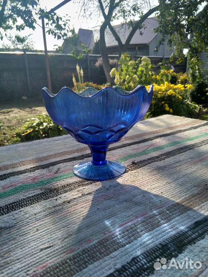 Красивая Конфетница кобальтовое стекло