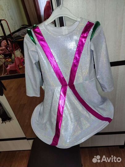 Костюм для девочки блестящий