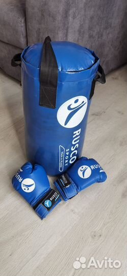 Боксерская груша и перчатки