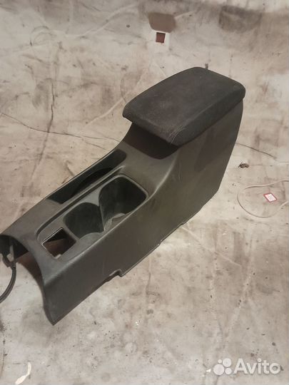Подлокотник Мицубиси Лансер 9