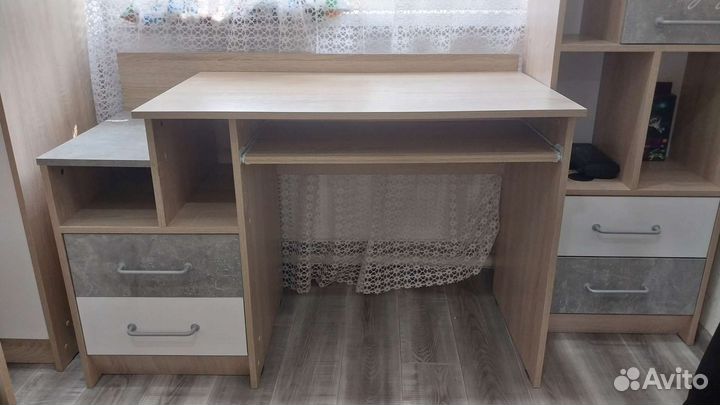 Стол письменный