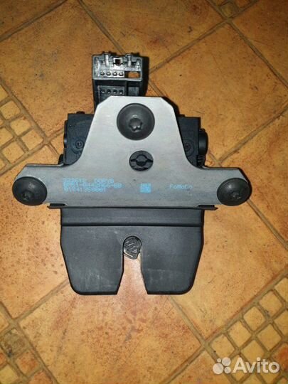 Форд Фокус 2 3 замок багажника