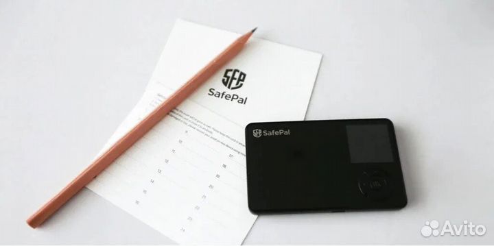 В наличии холодный кошелек SafePal S1