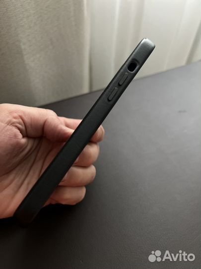 Кожаный чехол на iPhone 13 pro max