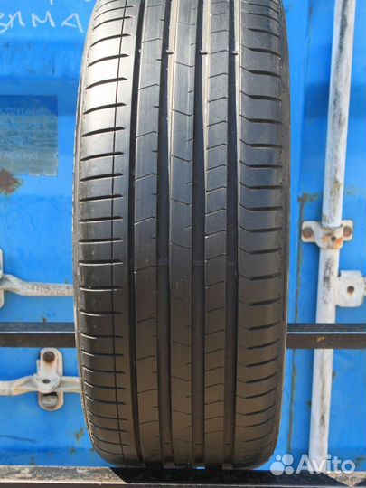 Pirelli P Zero PZ4 235/35 R19 91Y