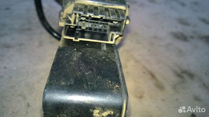 Замок крышки багажника Вольво 940