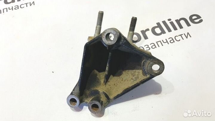 Кронштейн двигателя правый Hyundai Solaris седан