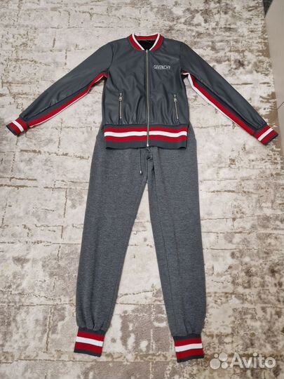 Спортивный костюм женский