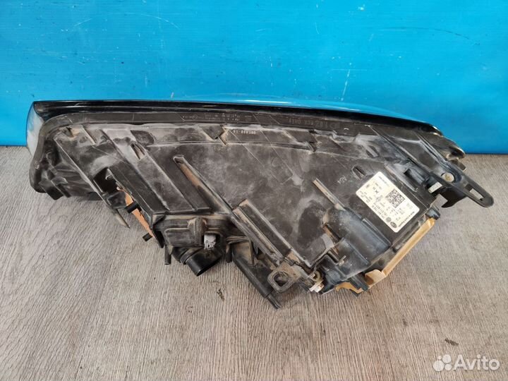Фара правая Volkswagen Touareg 2 2010-2018