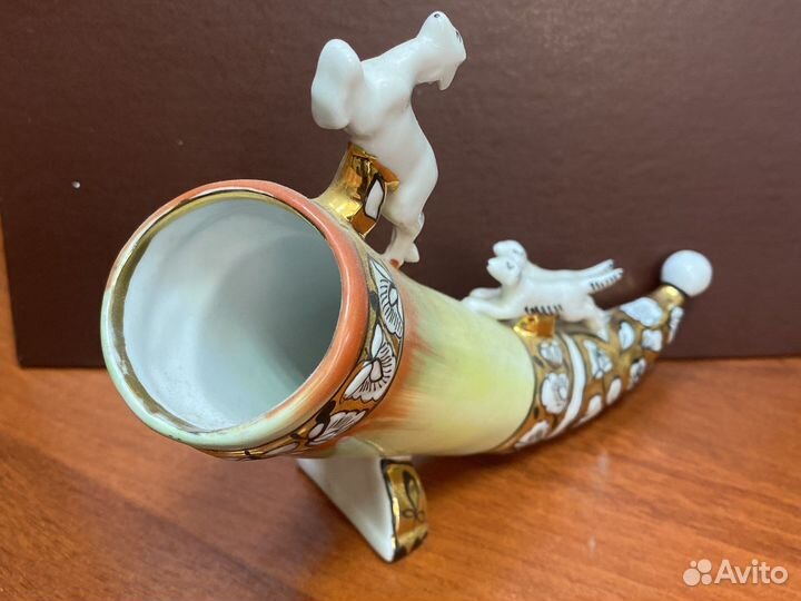 Фарфоровая статуэтка Рог охотника