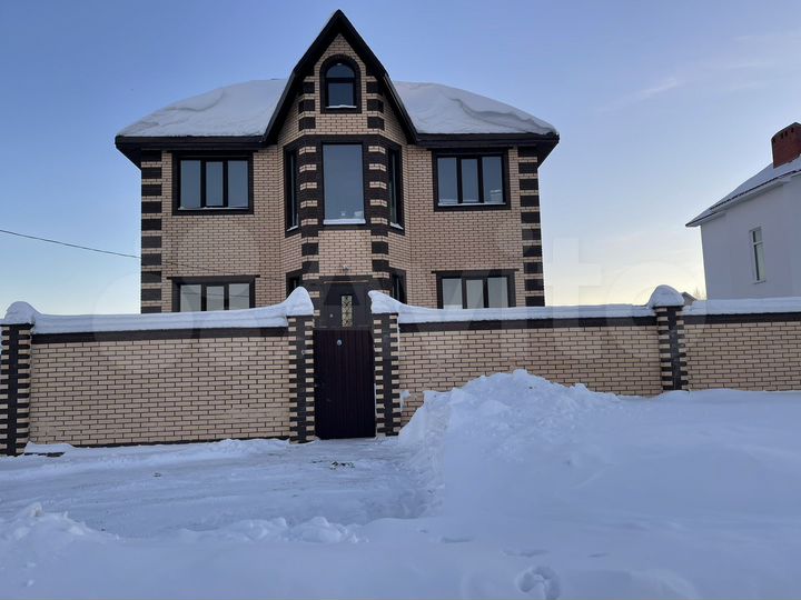 Коттедж 229,8 м² на участке 12 сот.