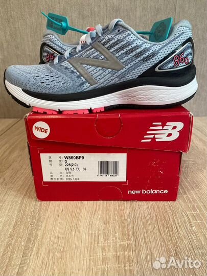 Кроссовки женские