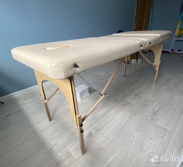 Кушетка на буковых ножах