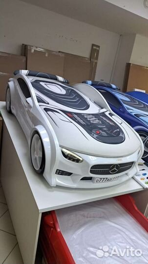 Детская кровать машина