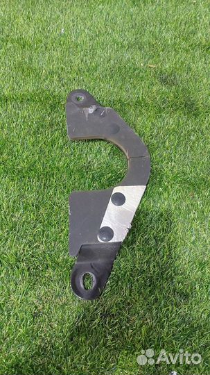 Кронштейн редуктора Ford Escape 4 2021