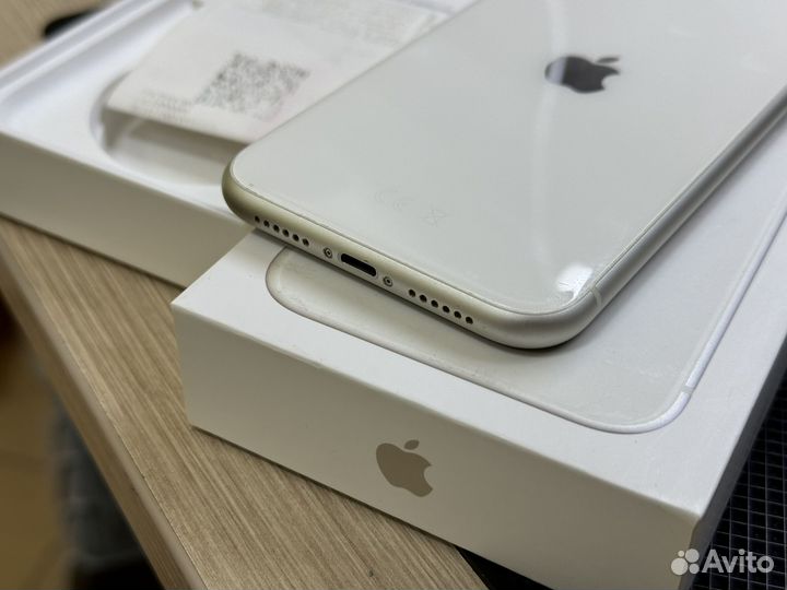 iPhone 11, 64 ГБ
