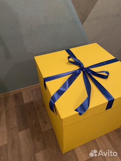 Подарочная коробка