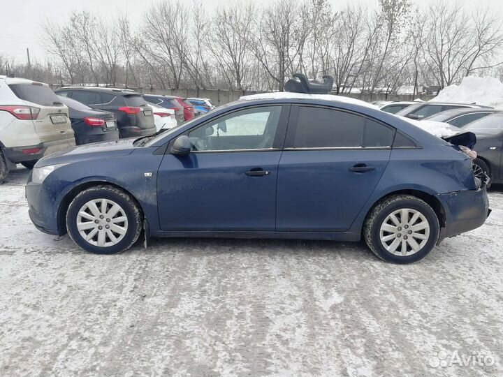 Chevrolet Cruze 1.6 МТ, 2011, битый, 337 000 км