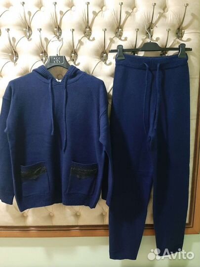 Трикотажный спортивный костюм