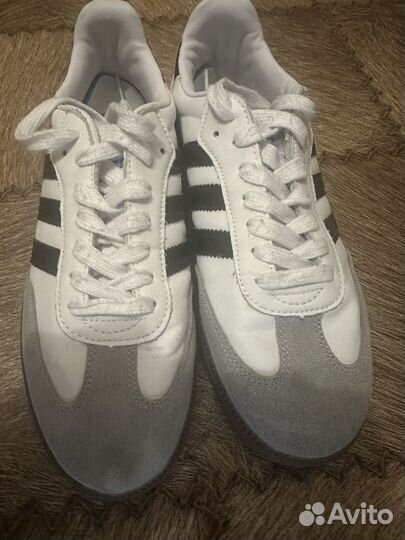 Кроссовки женские