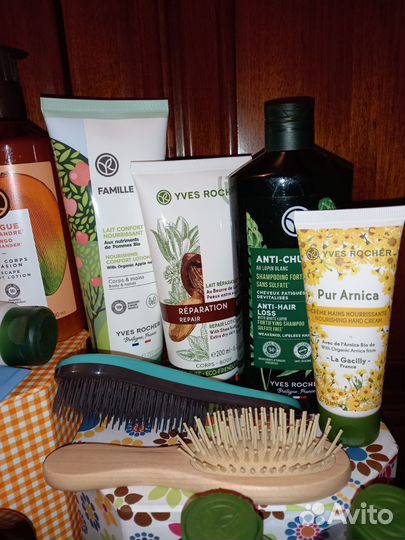 Косметика Ив Роше гели, молочко, шампунь, гоммаж