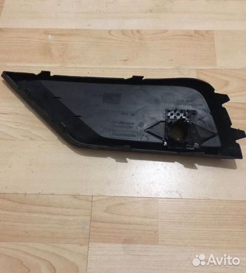 Решетка перед бампера правая Volkswagen Tiguan 2