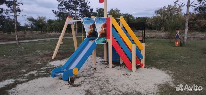 Детский игровой комплекс с горкой