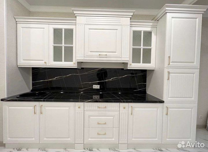 Цена за весь белый кухонный гарнитур с пеналом 3.3