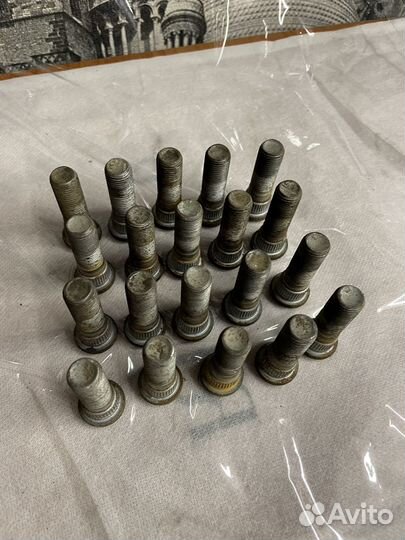 Комплект шпилек Nissan 4322270T00