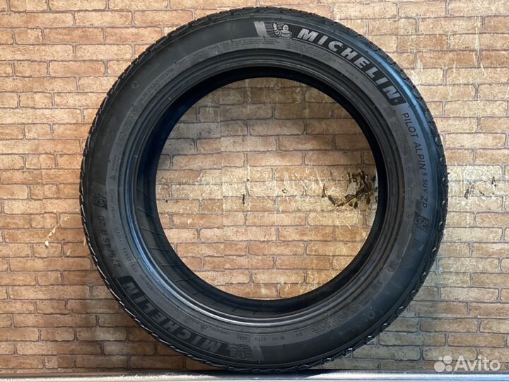 Michelin Pilot Alpin 5 SUV 275/45 R20