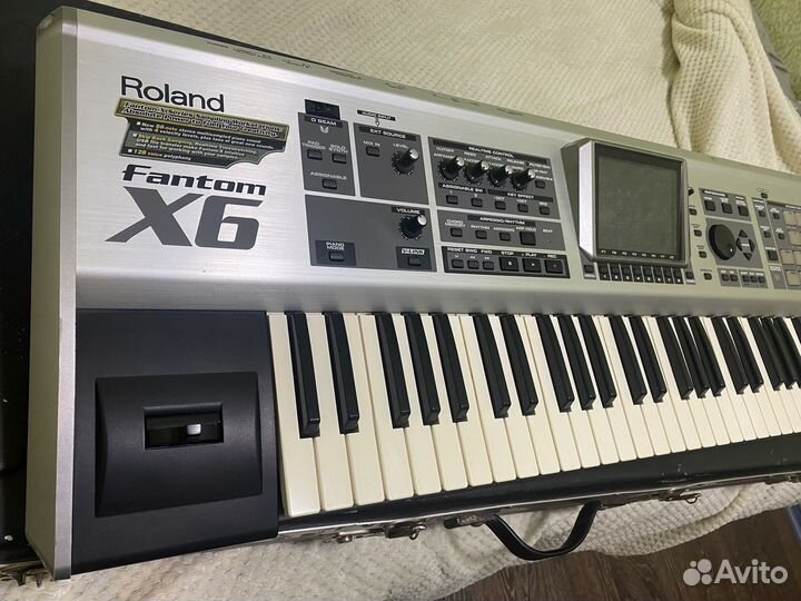 Синтезатор Roland Fantom x6