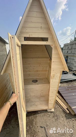 Туалет треугольный двускатный в наличии